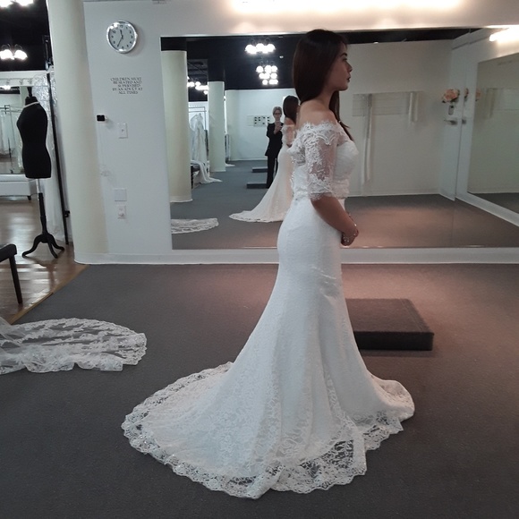Wedding gown - Picture 4 of 5